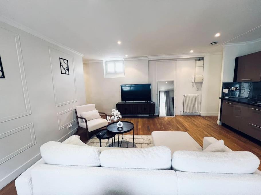 T2 Deco Moderne, Wifi, Proche Champs-elysees Apartment *